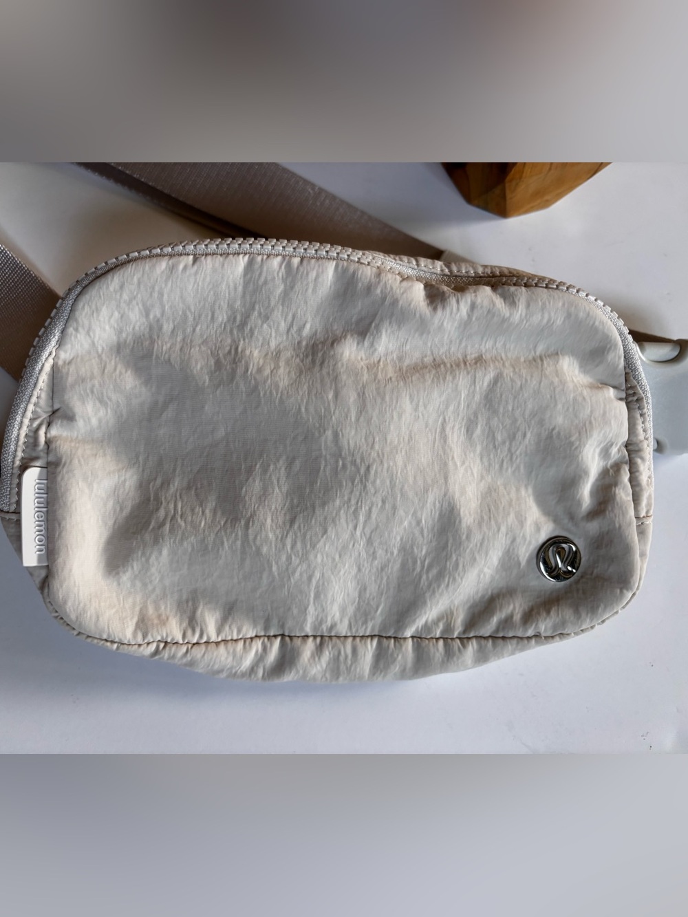 Lululemon Everywhere Belt Bag 1L Light Ivory/silver - Picture 2 of 7